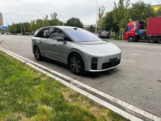 Li i8 2026 купить из Китая, цена 8 563 000 ₽ — Suifenhe Auto