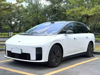 Li i8 2025 купить из Китая, цена 7 621 000 ₽ — Suifenhe Auto