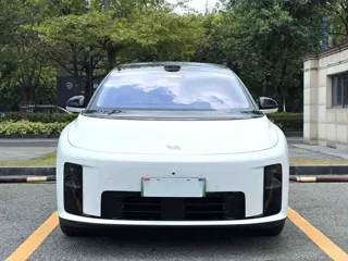 Li i8 2025 купить из Китая, цена 7 621 000 ₽ — Suifenhe Auto
