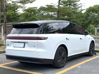Li i8 2025 купить из Китая, цена 7 621 000 ₽ — Suifenhe Auto