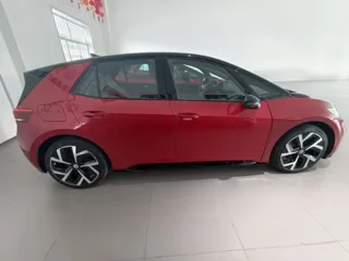 Volkswagen ID.3 2025 купить из Китая, цена 2 385 000 ₽ — Suifenhe Auto