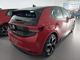 Volkswagen ID.3 2025 купить из Китая, цена 2 385 000 ₽ — Suifenhe Auto