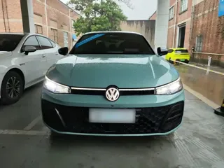 Volkswagen Passat 2024 купить из Китая, цена 4 449 000 ₽ — Suifenhe Auto