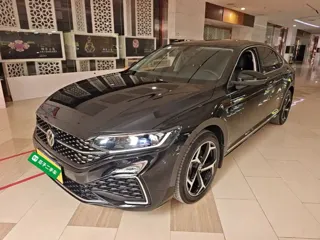 Volkswagen Passat 2025 купить из Китая, цена 4 125 000 ₽ — Suifenhe Auto
