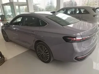 Volkswagen Passat 2024 купить из Китая, цена 4 138 000 ₽ — Suifenhe Auto