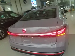 Volkswagen Passat 2024 купить из Китая, цена 4 138 000 ₽ — Suifenhe Auto