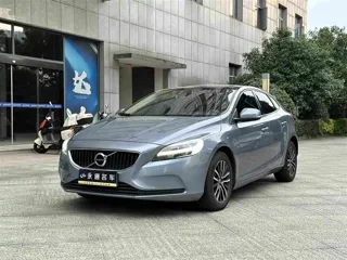 Volvo V40 2019 купить из Китая, цена 1 495 000 ₽ — Suifenhe Auto