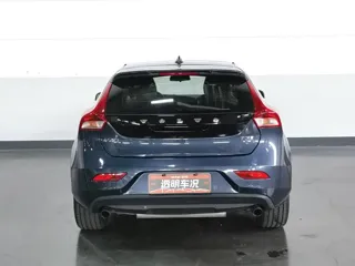 Volvo V40 2018 купить из Китая, цена 1 236 000 ₽ — Suifenhe Auto