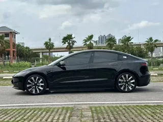 Tesla Model 3 2023 купить из Китая, цена 4 942 000 ₽ — Suifenhe Auto
