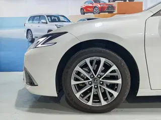 Lexus ES 2025 купить из Китая, цена 8 008 000 ₽ — Suifenhe Auto