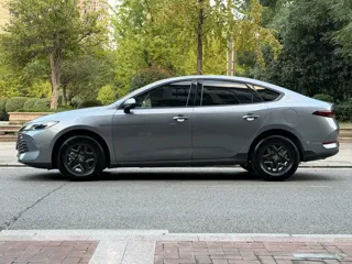 BYD Qin Plus 2025 купить из Китая, цена 2 236 000 ₽ — Suifenhe Auto