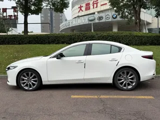 Mazda Mazda3 2021 купить из Китая, цена 1 939 000 ₽ — Suifenhe Auto
