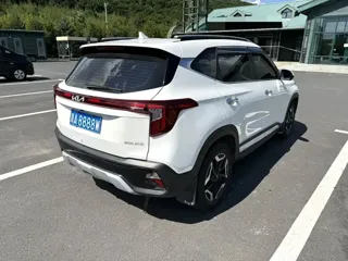 Kia Seltos 2023 купить из Китая, цена 2 057 000 ₽ — Suifenhe Auto