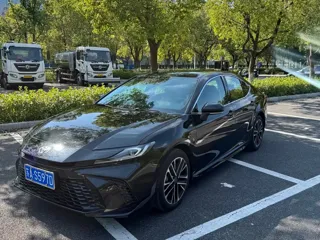 Toyota Camry 2025 купить из Китая, цена 4 043 000 ₽ — Suifenhe Auto