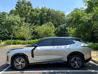 Lynk & Co 08 EM-P 2024 купить из Китая, цена 3 381 000 ₽ — Suifenhe Auto