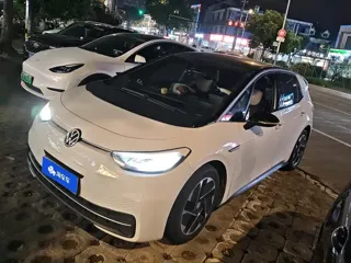 Volkswagen ID.3 2023 купить из Китая, цена 1 695 000 ₽ — Suifenhe Auto