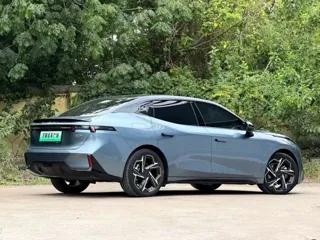 Lynk & Co 07 EM-P 2024 купить из Китая, цена 3 323 000 ₽ — Suifenhe Auto