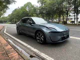 Lynk & Co 07 EM-P 2024 купить из Китая, цена 2 842 000 ₽ — Suifenhe Auto