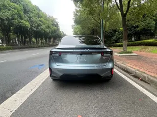 Lynk & Co 07 EM-P 2024 купить из Китая, цена 2 842 000 ₽ — Suifenhe Auto