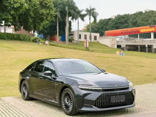 Toyota Crown 2024 купить из Китая, цена 8 225 000 ₽ — Suifenhe Auto