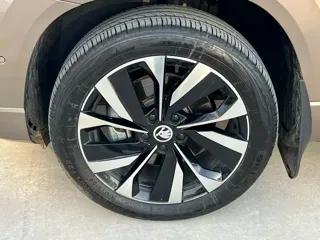 Skoda Karoq 2023 купить из Китая, цена 2 175 000 ₽ — Suifenhe Auto
