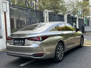 Lexus ES 2024 купить из Китая, цена 4 394 000 ₽ — Suifenhe Auto