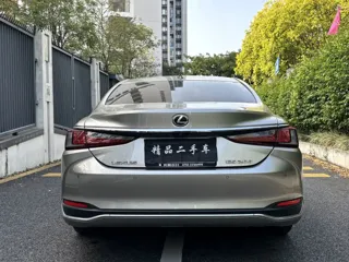 Lexus ES 2024 купить из Китая, цена 4 394 000 ₽ — Suifenhe Auto