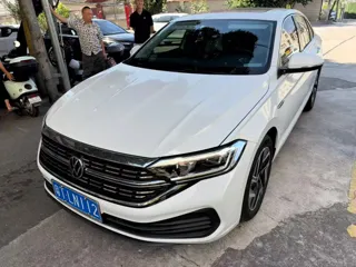 Volkswagen Sagitar 2025 купить из Китая, цена 2 935 000 ₽ — Suifenhe Auto