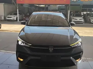 Roewe i5 2021 купить из Китая, цена 1 202 000 ₽ — Suifenhe Auto