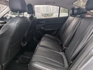 Roewe i5 2022 купить из Китая, цена 879 000 ₽ — Suifenhe Auto
