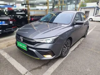 Roewe i5 2022 купить из Китая, цена 871 000 ₽ — Suifenhe Auto