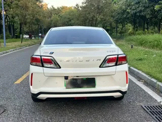 Venucia D60 EV 2022 купить из Китая, цена 1 006 000 ₽ — Suifenhe Auto