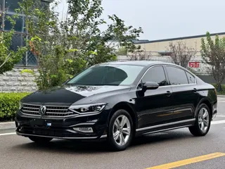 Volkswagen Magotan 2023 купить из Китая, цена 1 921 000 ₽ — Suifenhe Auto