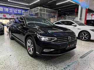 Volkswagen Magotan 2023 купить из Китая, цена 1 921 000 ₽ — Suifenhe Auto