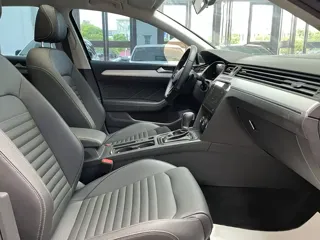 Volkswagen Magotan 2024 купить из Китая, цена 2 463 000 ₽ — Suifenhe Auto