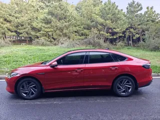 Volkswagen Lamando 2023 купить из Китая, цена 1 658 000 ₽ — Suifenhe Auto