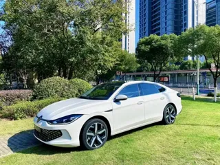 Volkswagen Lamando 2023 купить из Китая, цена 1 351 000 ₽ — Suifenhe Auto