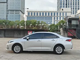 Toyota Corolla 2023 купить из Китая, цена 1 356 000 ₽ — Suifenhe Auto