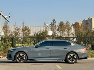 BMW 5-Series 2024 купить из Китая, цена 6 337 000 ₽ — Suifenhe Auto