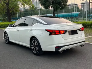 Nissan Teana 2021 купить из Китая, цена 2 053 000 ₽ — Suifenhe Auto