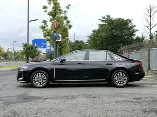 Hongqi H5 2024 купить из Китая, цена 2 585 000 ₽ — Suifenhe Auto
