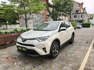 Toyota RAV4 2019 купить из Китая, цена 2 126 000 ₽ — Suifenhe Auto
