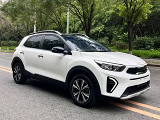 Kia Stonic 2023 купить из Китая, цена 1 522 000 ₽ — Suifenhe Auto