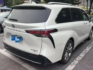 Toyota SIENNA 2024 купить из Китая, цена 8 057 000 ₽ — Suifenhe Auto
