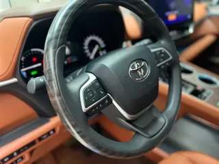 Toyota SIENNA 2024 купить из Китая, цена 7 708 000 ₽ — Suifenhe Auto