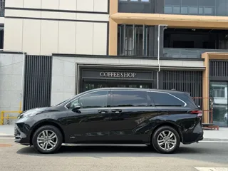 Toyota SIENNA 2025 купить из Китая, цена 7 139 000 ₽ — Suifenhe Auto