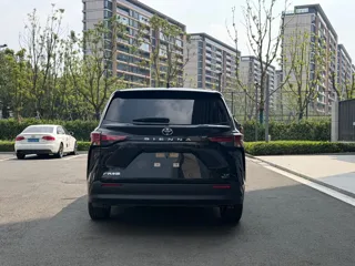 Toyota SIENNA 2025 купить из Китая, цена 7 139 000 ₽ — Suifenhe Auto