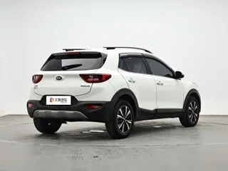 Kia Stonic 2020 купить из Китая, цена 1 287 000 ₽ — Suifenhe Auto