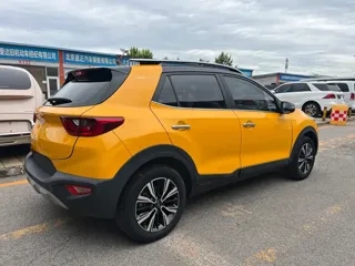 Kia Stonic 2023 купить из Китая, цена 1 275 000 ₽ — Suifenhe Auto