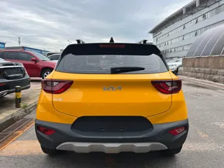 Kia Stonic 2023 купить из Китая, цена 1 275 000 ₽ — Suifenhe Auto